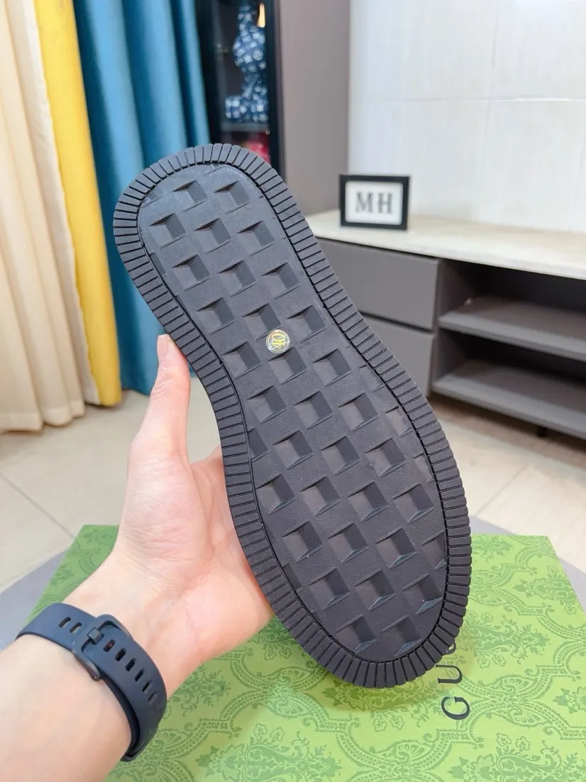 Factory price 420🌹🌹GUCCI [Gucci] New high-end brand of men's shoes, the latest fashionable casual men's shoes, trendy and versatile, relaxed and sporty style, uppers imported from Italy, first-layer cowhide, genuine leather lining and ultra-fine workmanship. Original personalized fashionable rubber wear-resistant outsole, light and comfortable on the foot, size 38-44